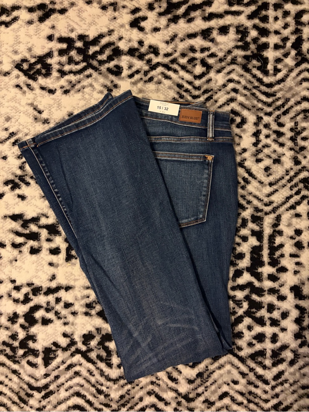 NWT Judy Blue 15/32 Flare Jeans - Picture 3 of 3